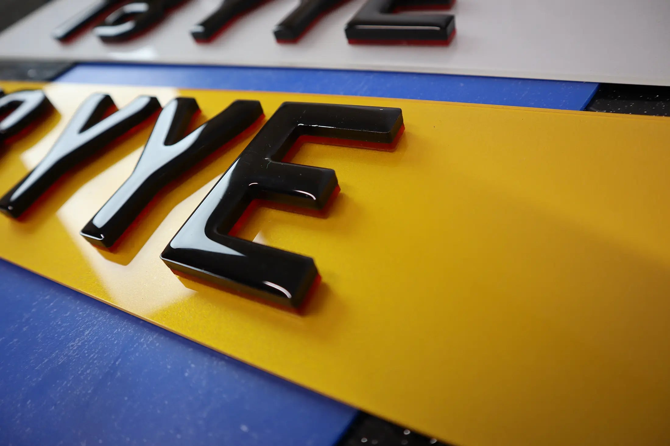 Strong Red: 10mm Red Gel Show Number Plates LB16