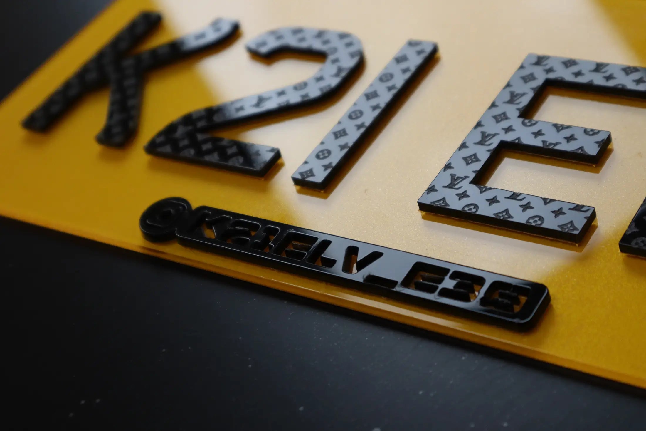 LV Tribute Plate for BMW E38 – Import Spec with IG Badge LB44