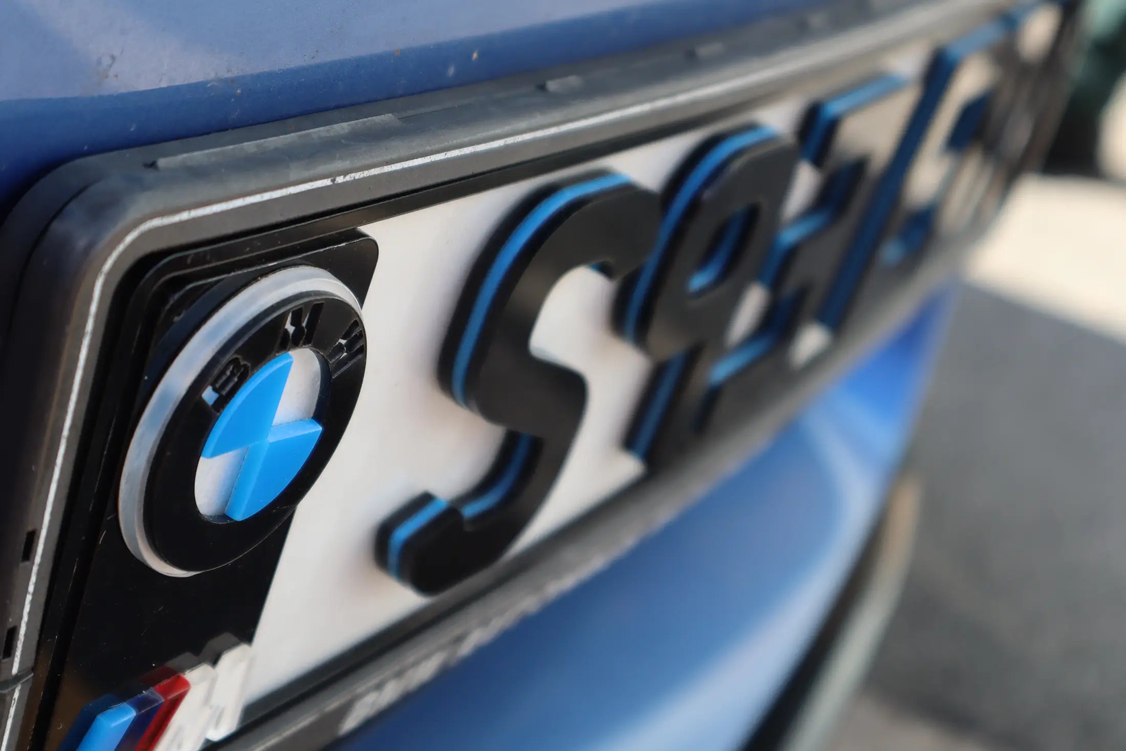 ‘SPEEDY’ Custom 4D Number Plates for Convertible BMW – Triple Layer Build LB36