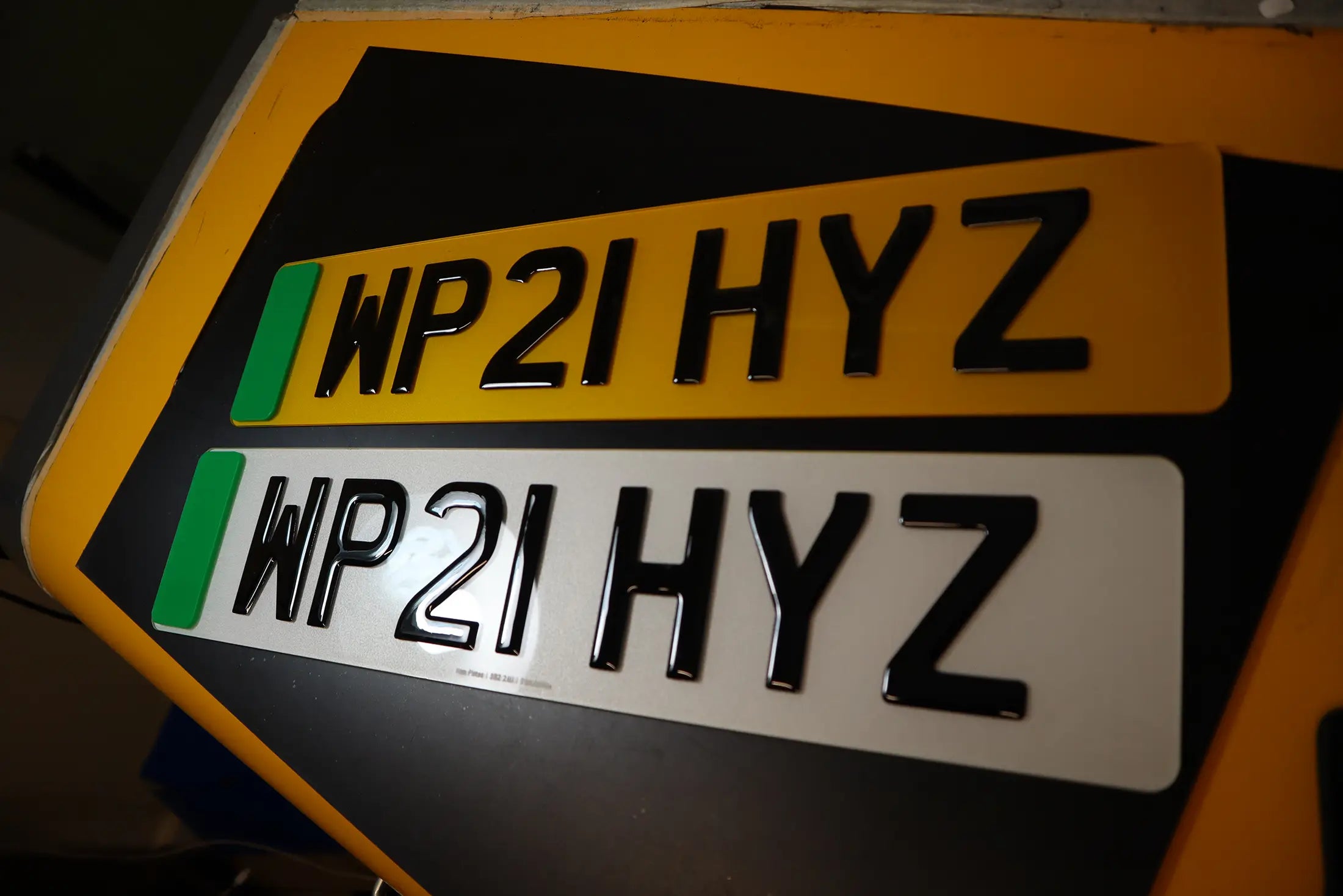 3D Gel Number Plate with Green Flash – EV Ready for Tesla LB48