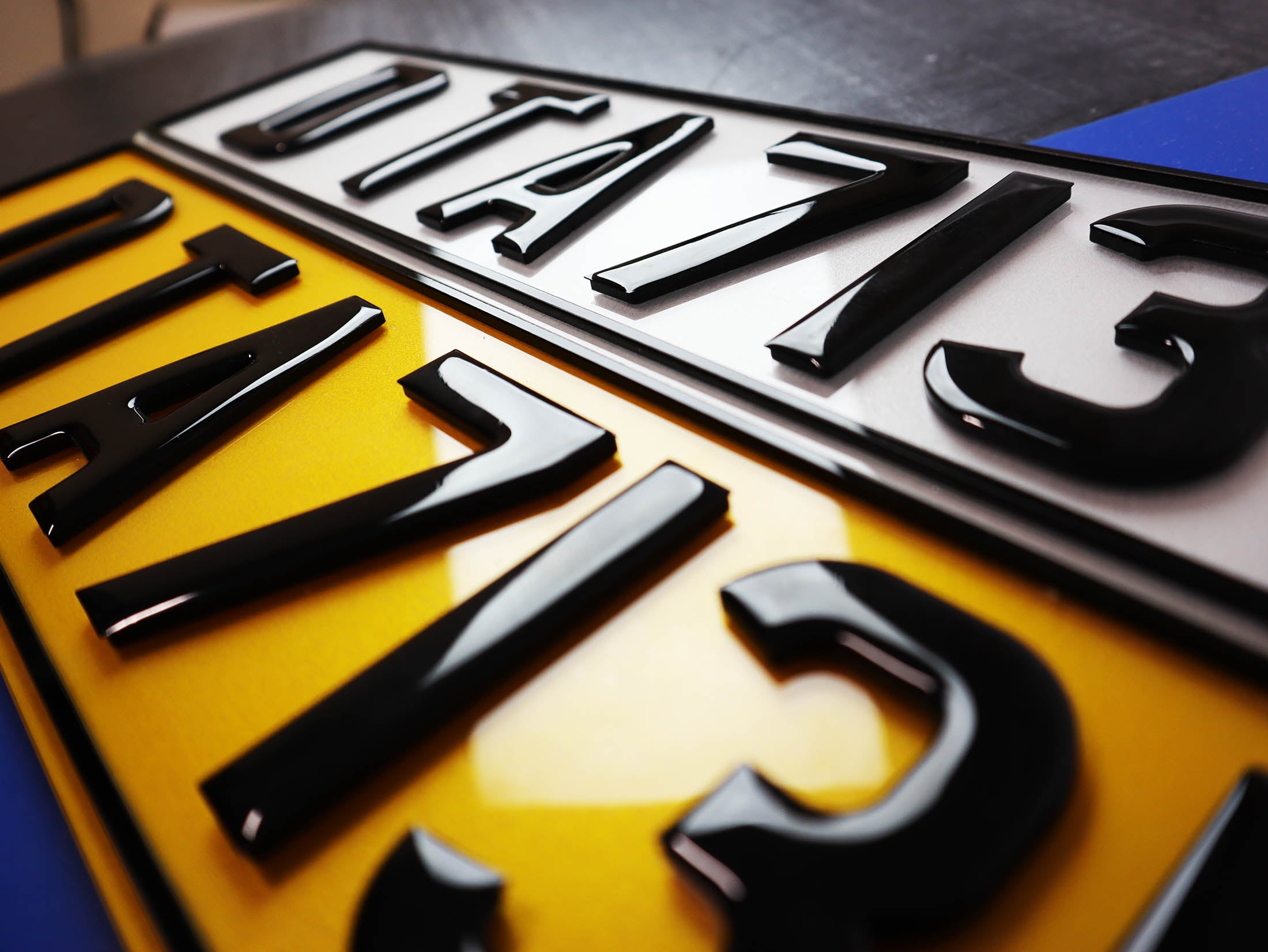 Defining Details: Chunky Frame Bordered 5mm Gel Number Plates LB12